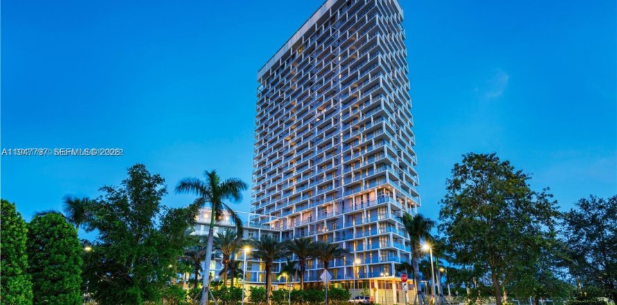 Кондоминиум с 2 спальнями в Санрайз, Флорида № 2004012