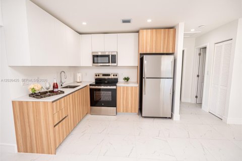 Villa ou maison à vendre à Miami Gardens, Floride: 4 chambres, 257.53 m2 № 2086925 - photo 4