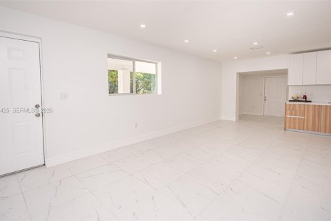 Villa ou maison à vendre à Miami Gardens, Floride: 4 chambres, 257.53 m2 № 2086925 - photo 2