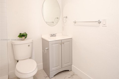 Villa ou maison à vendre à Miami Gardens, Floride: 4 chambres, 257.53 m2 № 2086925 - photo 25