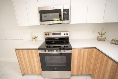 Villa ou maison à vendre à Miami Gardens, Floride: 4 chambres, 257.53 m2 № 2086925 - photo 5