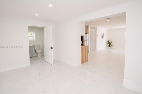 Villa ou maison à vendre à Miami Gardens, Floride: 4 chambres, 257.53 m2 № 2086925 - photo 17