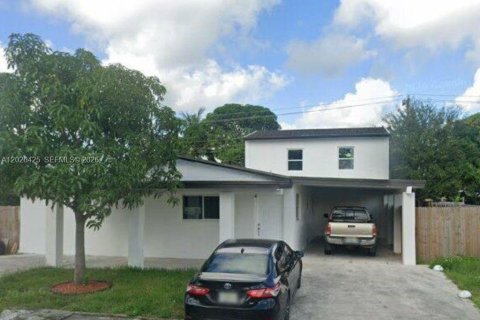 Villa ou maison à Miami Gardens, Floride 4 chambres, 257.53 m2 № 2086925