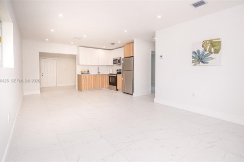 Villa ou maison à vendre à Miami Gardens, Floride: 4 chambres, 257.53 m2 № 2086925 - photo 6