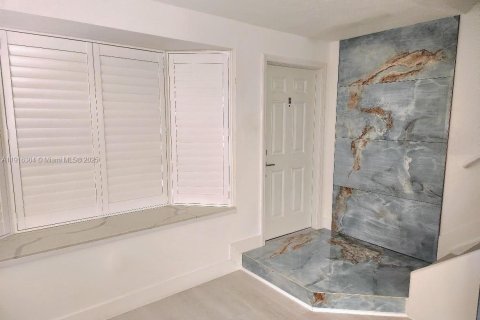 Touwnhouse à vendre à Miami, Floride: 2 chambres, 107.02 m2 № 1970889 - photo 2