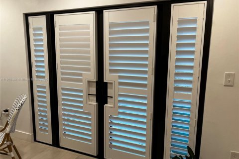 Touwnhouse à vendre à Miami, Floride: 2 chambres, 107.02 m2 № 1970889 - photo 26