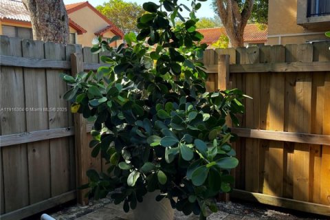 Touwnhouse à vendre à Miami, Floride: 2 chambres, 107.02 m2 № 1970889 - photo 28