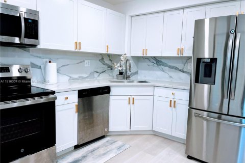 Touwnhouse à vendre à Miami, Floride: 2 chambres, 107.02 m2 № 1970889 - photo 9