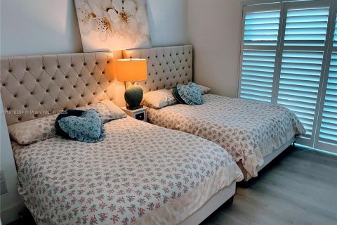 Touwnhouse à vendre à Miami, Floride: 2 chambres, 107.02 m2 № 1970889 - photo 15