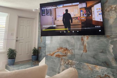 Touwnhouse à vendre à Miami, Floride: 2 chambres, 107.02 m2 № 1970889 - photo 25