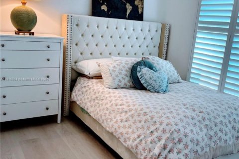 Touwnhouse à vendre à Miami, Floride: 2 chambres, 107.02 m2 № 1970889 - photo 17