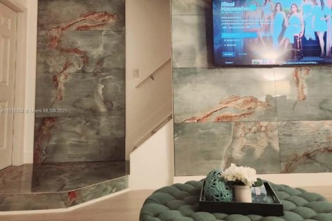 Touwnhouse à vendre à Miami, Floride: 2 chambres, 107.02 m2 № 1970889 - photo 22