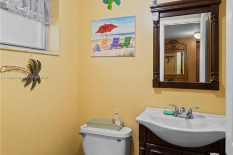 Condo in Hallandale Beach, Florida, 1 bedroom  № 1935667 - photo 14