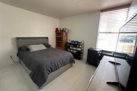 Condominio en venta en North Miami, Florida, 2 dormitorios, 83.98 m2 № 2241548 - foto 5