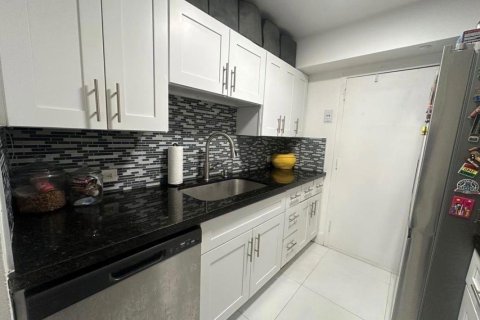 Condominio en venta en North Miami, Florida, 2 dormitorios, 83.98 m2 № 2241548 - foto 7