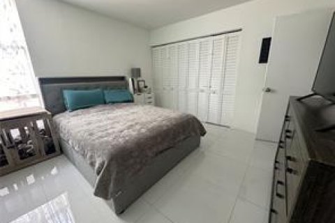 Condominio en venta en North Miami, Florida, 2 dormitorios, 83.98 m2 № 2241548 - foto 6