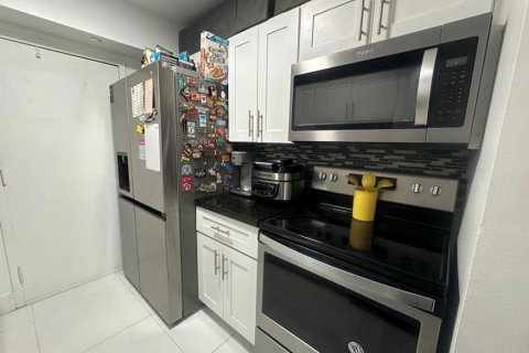 Condominio en venta en North Miami, Florida, 2 dormitorios, 83.98 m2 № 2241548 - foto 8