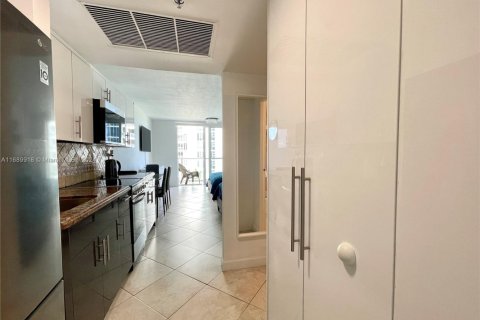 Hotel in Sunny Isles Beach, Florida 33.44 sq.m. № 1763724 - photo 11