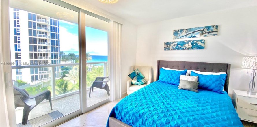 Hotel in Sunny Isles Beach, Florida 33.44 sq.m. № 1763724