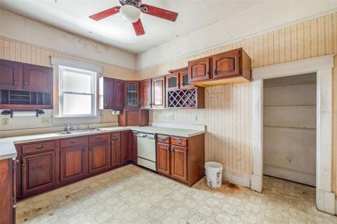House in Tarpon Springs, Florida 4 bedrooms, 319.68 sq.m. № 1540178 - photo 14