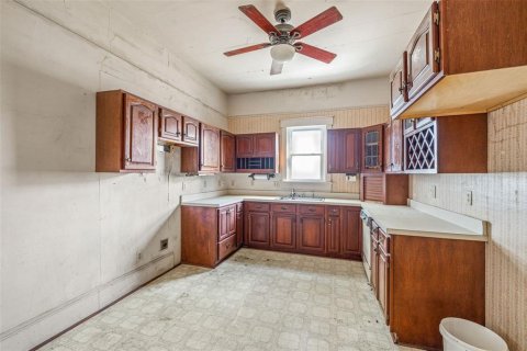 House in Tarpon Springs, Florida 4 bedrooms, 319.68 sq.m. № 1540178 - photo 13