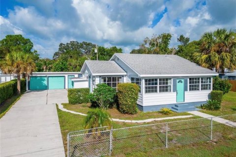 House in Clearwater, Florida 2 bedrooms, 104.42 sq.m. № 2223502