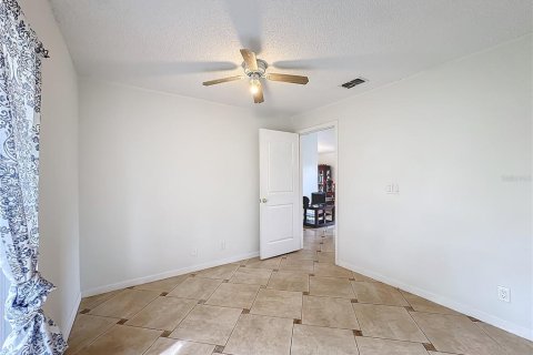 Villa ou maison à vendre à Poinciana, Floride: 4 chambres, 172.43 m2 № 1529178 - photo 18