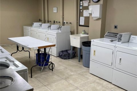 Copropriété à louer à Fort Lauderdale, Floride: 2 chambres, 78.97 m2 № 2051438 - photo 19