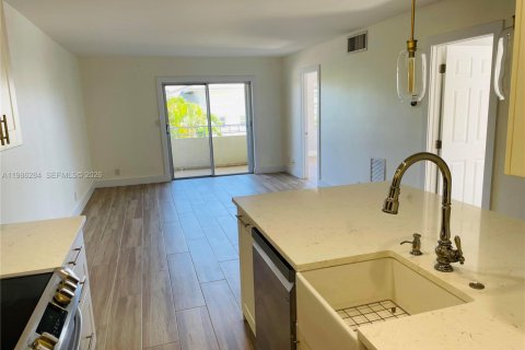 Copropriété à louer à Fort Lauderdale, Floride: 2 chambres, 78.97 m2 № 2051438 - photo 5