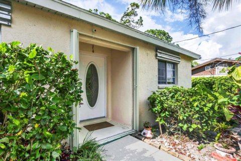 House in Sarasota, Florida 3 bedrooms, 116.41 sq.m. № 1786305 - photo 9