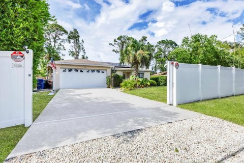 House in Sarasota, Florida 3 bedrooms, 116.41 sq.m. № 1786305 - photo 1