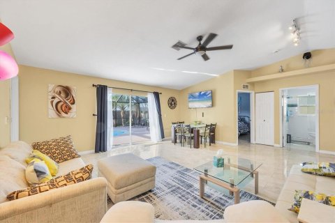 House in Sarasota, Florida 3 bedrooms, 116.41 sq.m. № 1786305 - photo 13