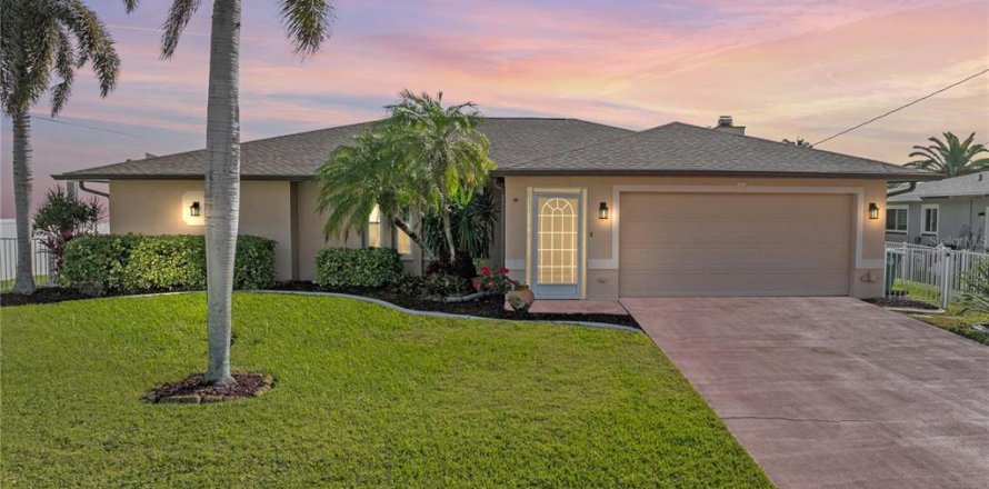 Casa en Cape Coral, Florida 3 dormitorios, 189.61 m2 № 1719726