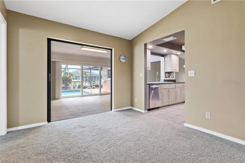 Casa en venta en Cape Coral, Florida, 3 dormitorios, 189.61 m2 № 1719726 - foto 11