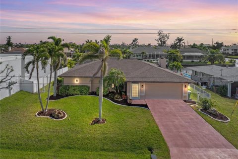 Casa en venta en Cape Coral, Florida, 3 dormitorios, 189.61 m2 № 1719726 - foto 2