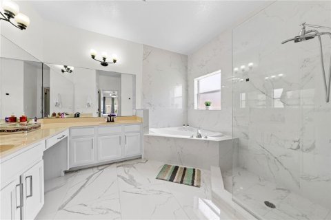 House in Kissimmee, Florida 4 bedrooms, 234.86 sq.m. № 1885166 - photo 24