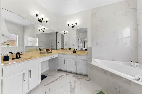 House in Kissimmee, Florida 4 bedrooms, 234.86 sq.m. № 1885166 - photo 22