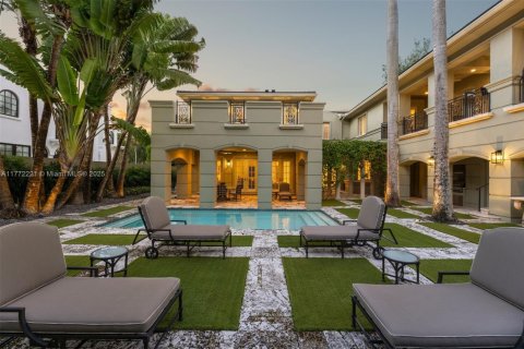 House in Miami, Florida 5 bedrooms, 624.3 sq.m. № 1861676 - photo 22