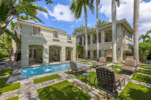 House in Miami, Florida 5 bedrooms, 624.3 sq.m. № 1861676 - photo 1