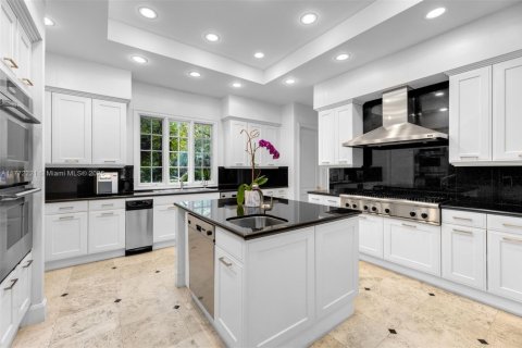 House in Miami, Florida 5 bedrooms, 624.3 sq.m. № 1861676 - photo 4