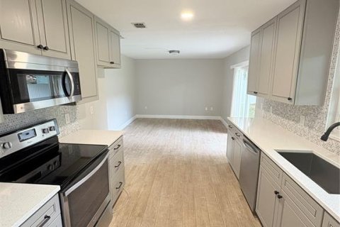 Casa en venta en Orlando, Florida, 3 dormitorios, 138.89 m2 № 1858417 - foto 2