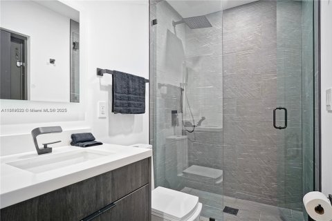House in Miami, Florida 4 bedrooms, 294.31 sq.m. № 1893180 - photo 15