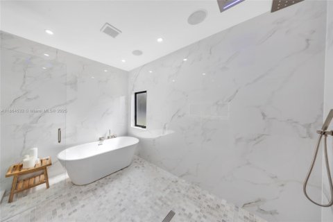 Купить виллу или дом в Майами, Флорида 4 спальни, 294.31м2, № 1893180 - фото 29