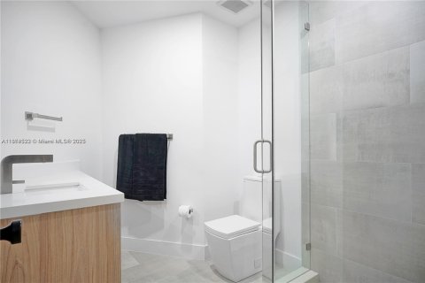 House in Miami, Florida 4 bedrooms, 294.31 sq.m. № 1893180 - photo 9