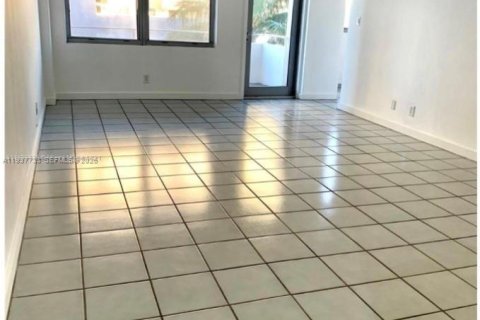 Copropriété à vendre à Surfside, Floride: 41.81 m2 № 1995650 - photo 4