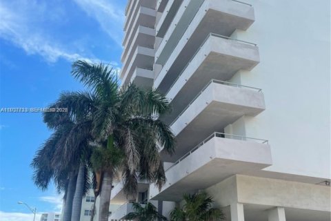 Studio à Condo à Surfside, Floride № 1995650