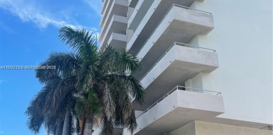 Studio à Condo à Surfside, Floride  № 1995650