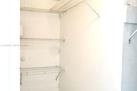 Copropriété à vendre à Surfside, Floride: 41.81 m2 № 1995650 - photo 13