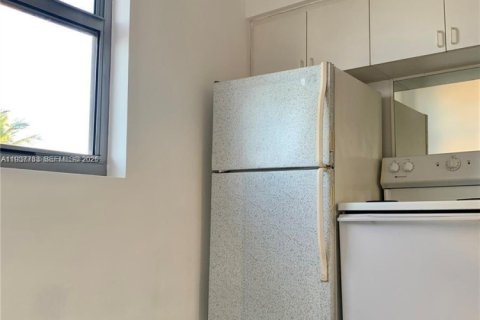 Copropriété à vendre à Surfside, Floride: 41.81 m2 № 1995650 - photo 11