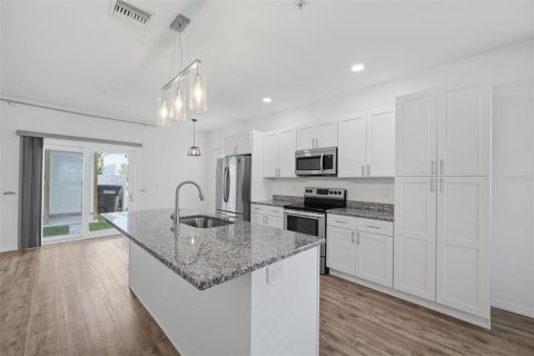 Immobilier commercial à vendre à Clearwater, Floride: 7 chambres, 309.74 m2 № 2393633 - photo 9